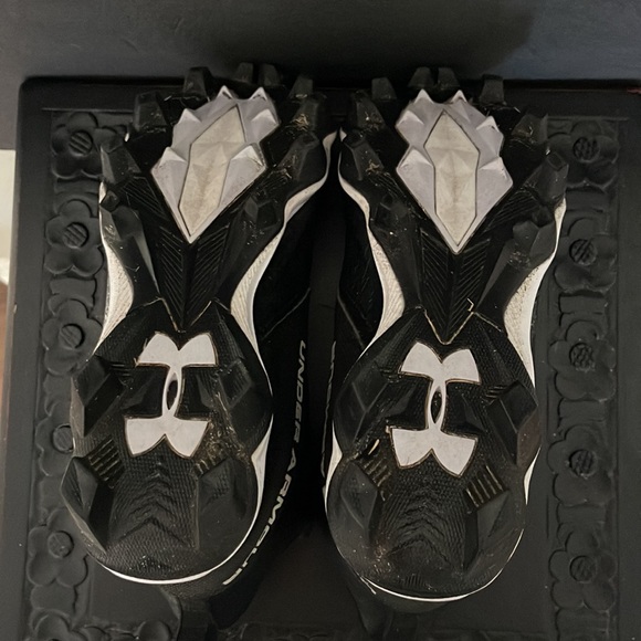 INDER ARMOUR BOYS ATHLETIC CLEATS - Picture 10 of 11